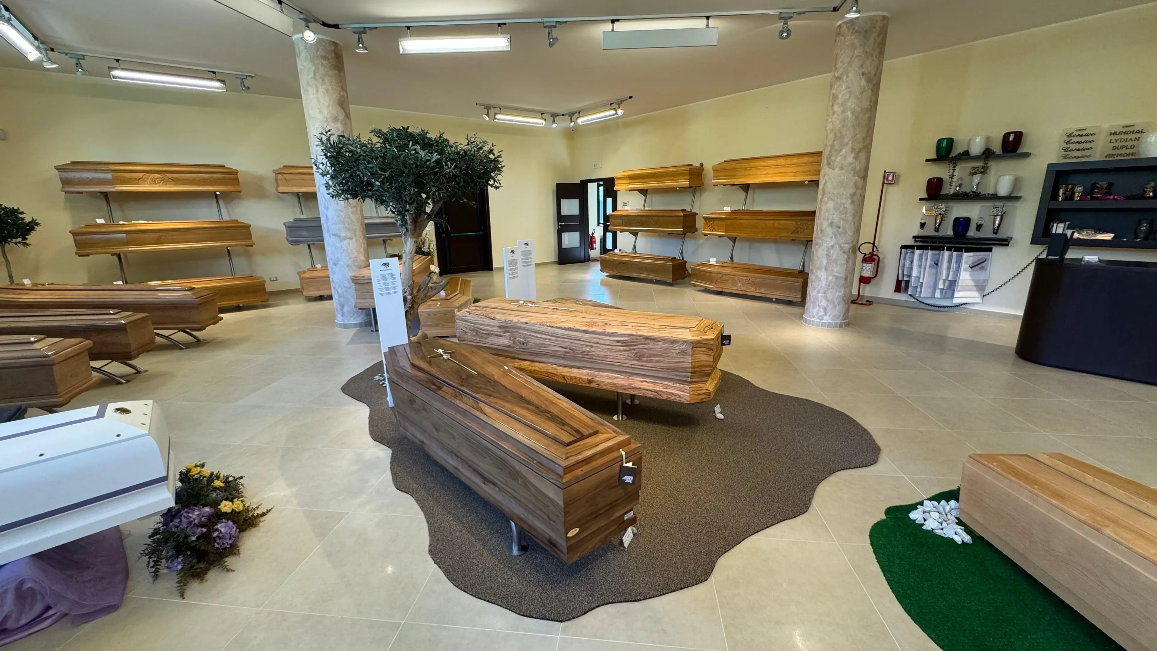 Cofani Funebri & Vestiario — 2